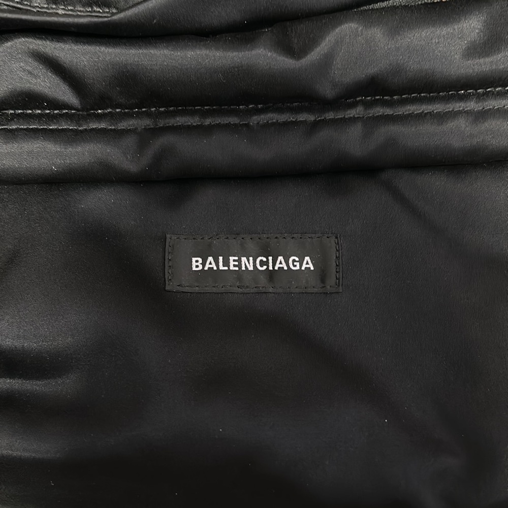 BALENCIAGA OVERSIZED NYLON BELT BAG - Picture 3 of 14